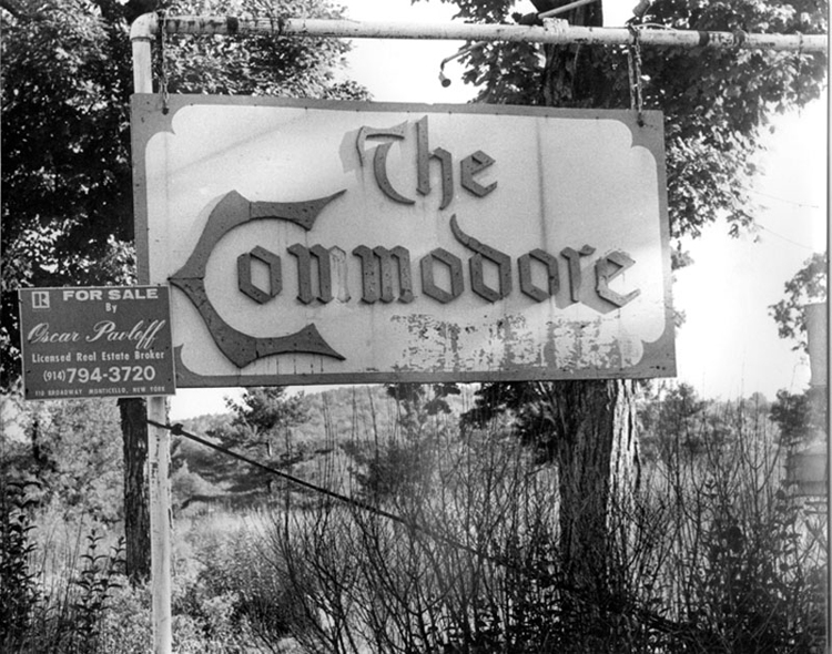 Commodore-Sign