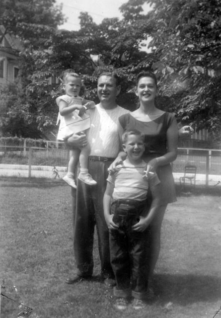 Linda,Mom,Dad,Me c1952